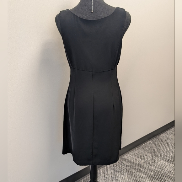 Eddie Bauer Black Sleeveless Sheath Dress Lightweight LBD Size 4 Minimal Classic - Picture 4 of 10
